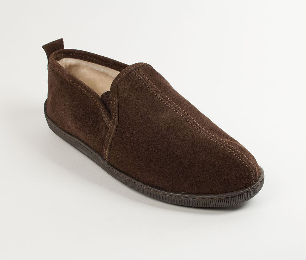 minnetonka men's suede pile lined hardsole slipper 3901